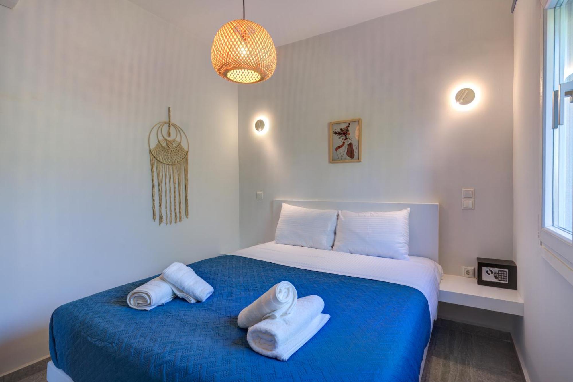 Molos Beachfront Apartments In Диакоптон Экстерьер фото