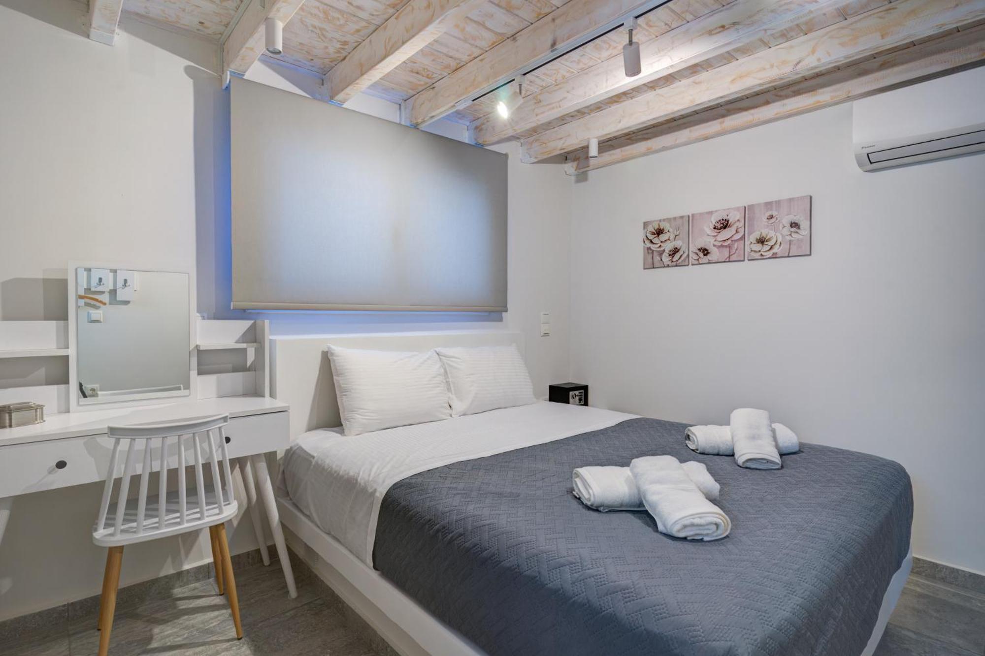 Molos Beachfront Apartments In Диакоптон Экстерьер фото