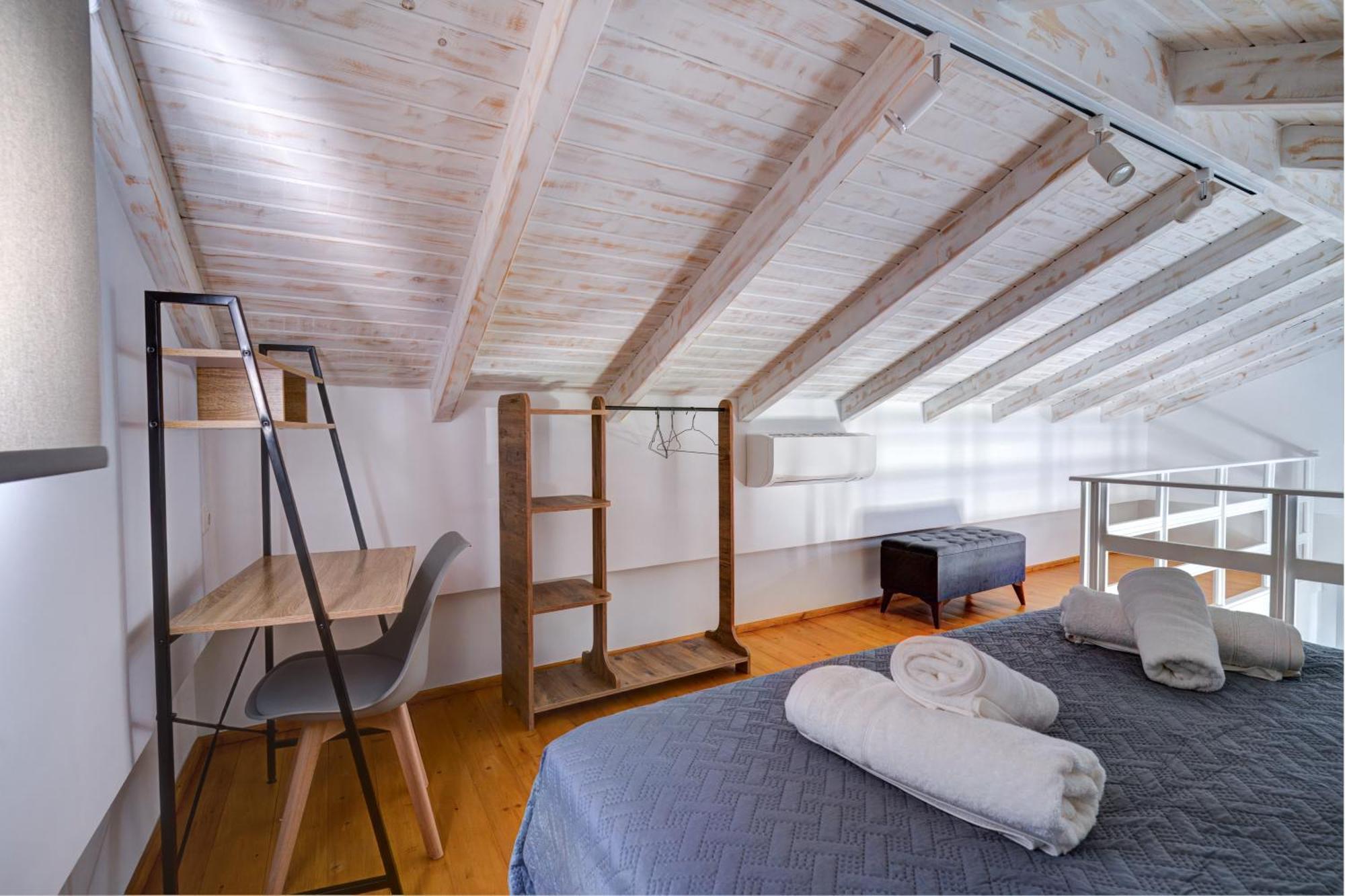 Molos Beachfront Apartments In Диакоптон Экстерьер фото