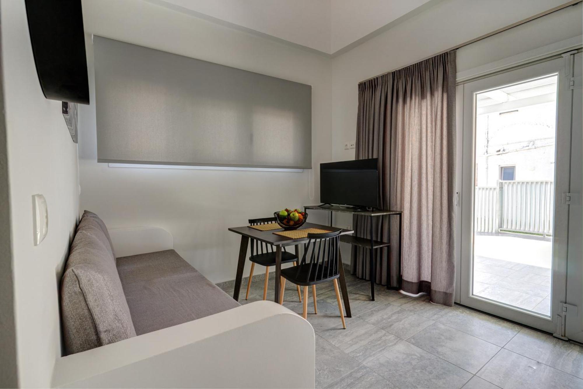 Molos Beachfront Apartments In Диакоптон Экстерьер фото