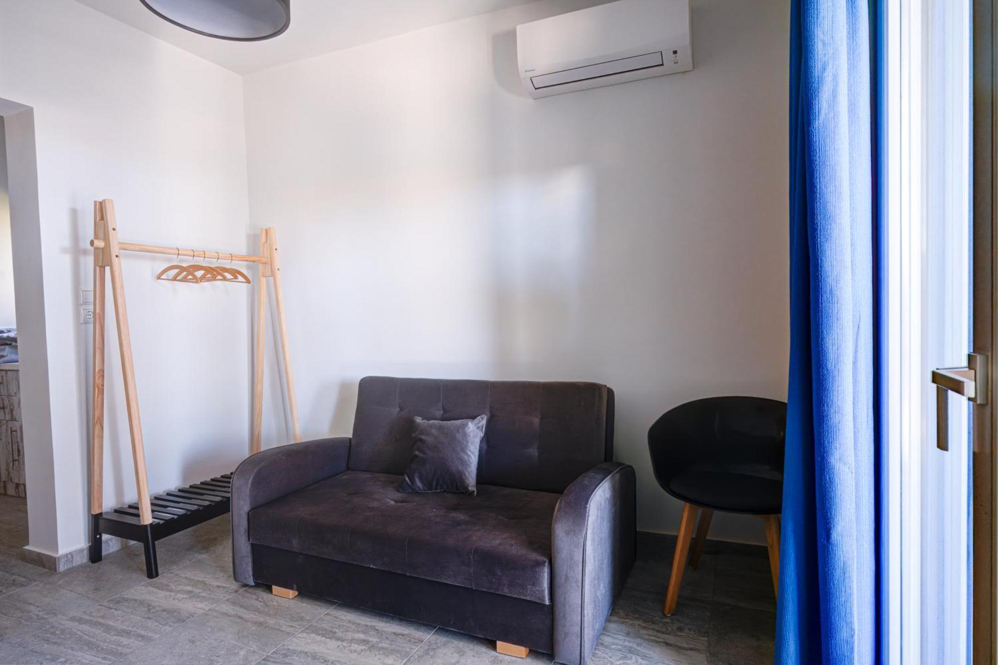 Molos Beachfront Apartments In Диакоптон Экстерьер фото