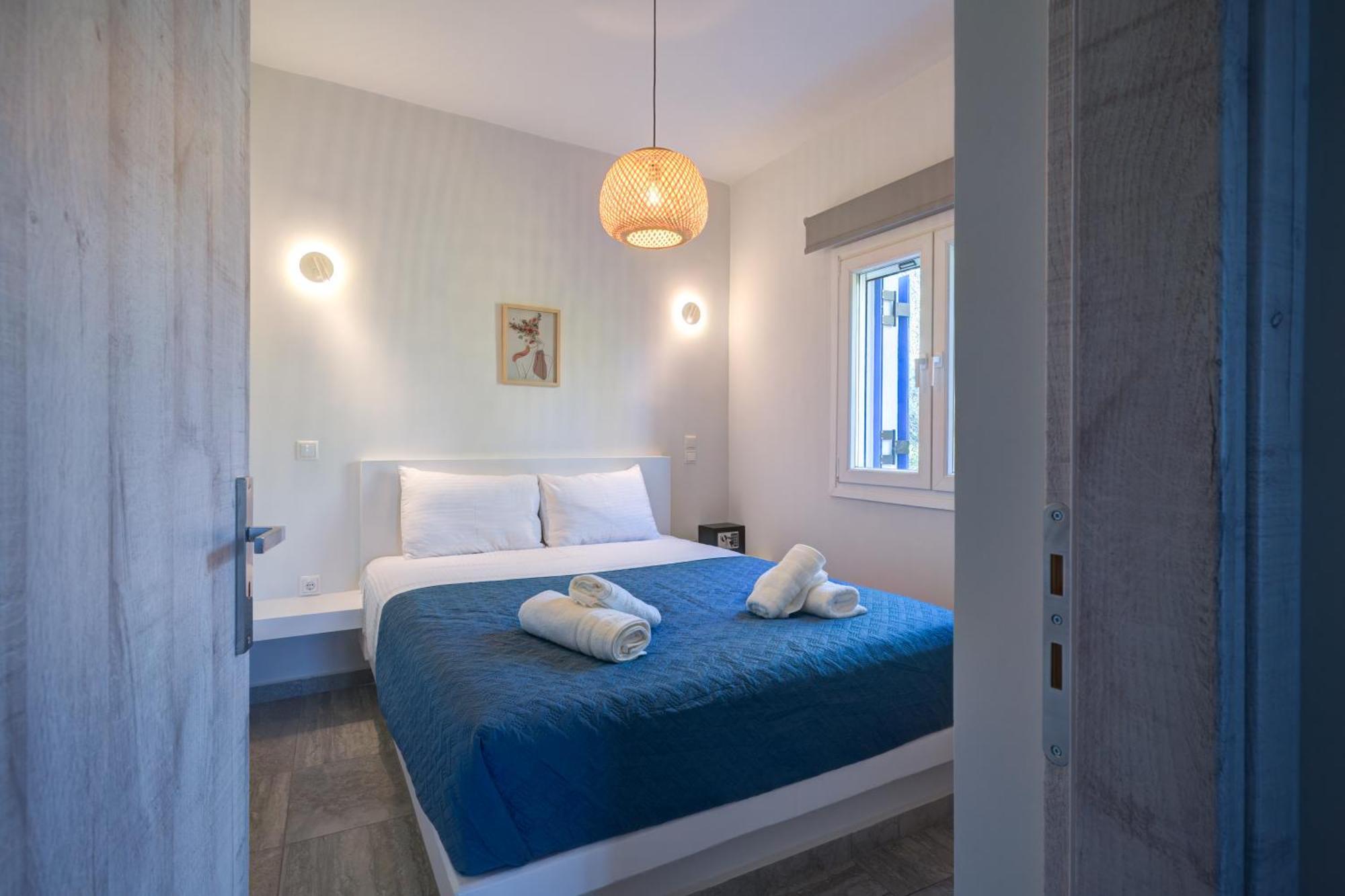 Molos Beachfront Apartments In Диакоптон Экстерьер фото