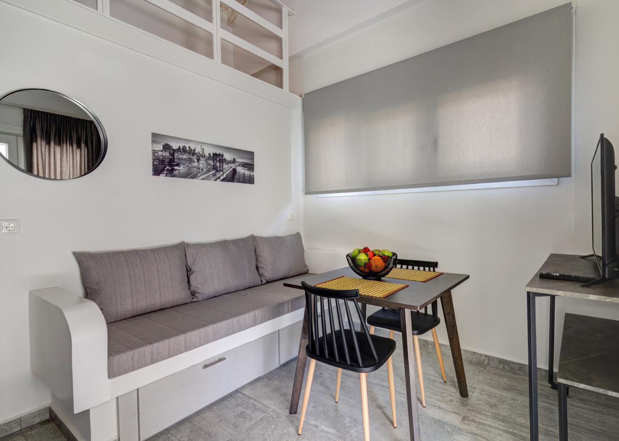 Molos Beachfront Apartments In Диакоптон Экстерьер фото
