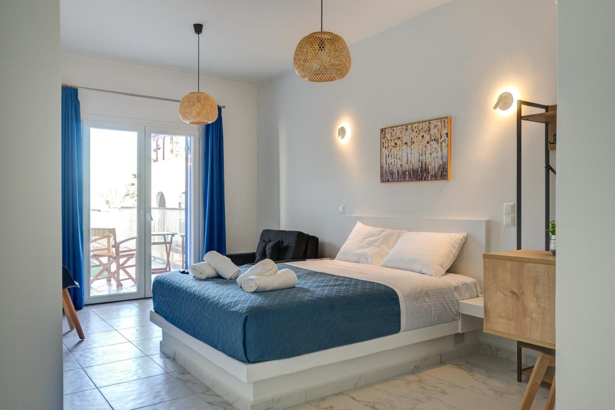 Molos Beachfront Apartments In Диакоптон Экстерьер фото