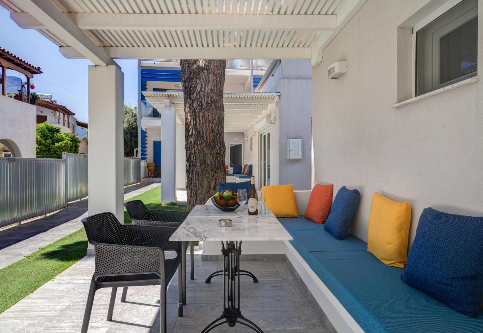 Molos Beachfront Apartments In Диакоптон Экстерьер фото