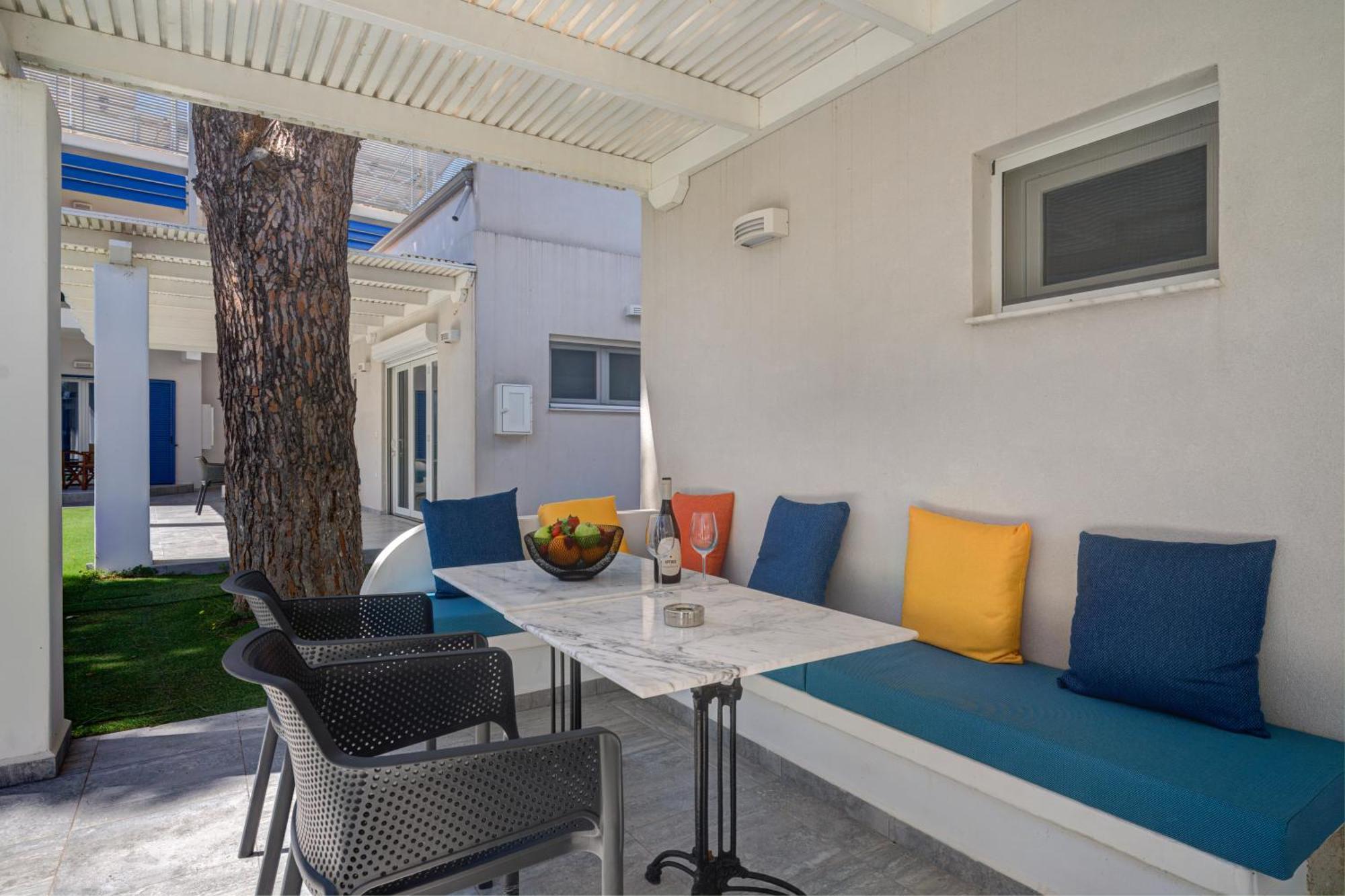 Molos Beachfront Apartments In Диакоптон Экстерьер фото