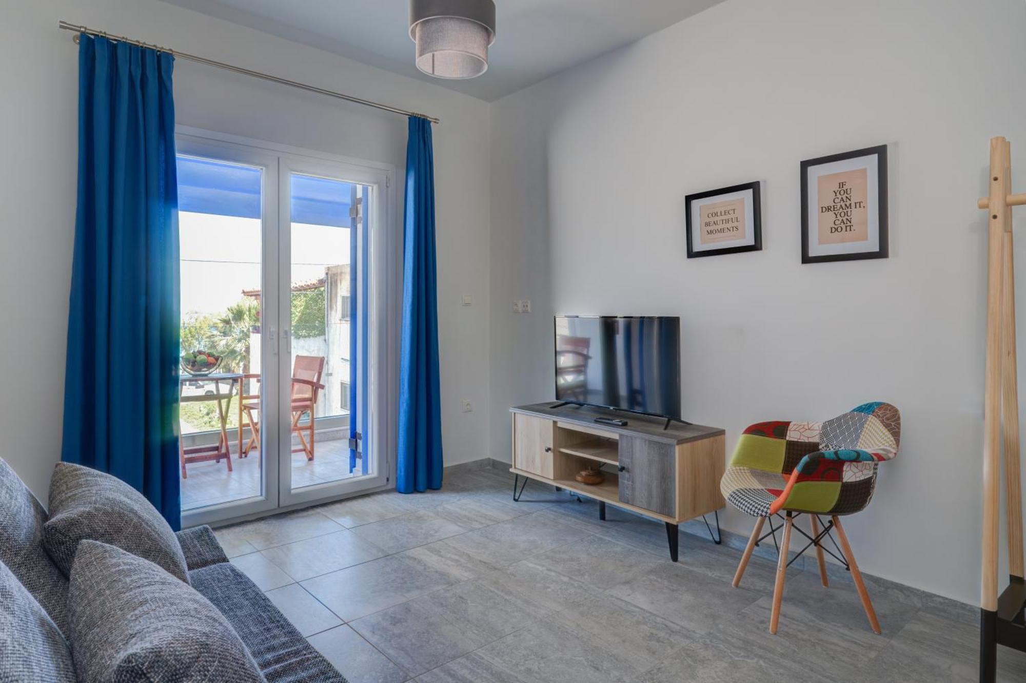 Molos Beachfront Apartments In Диакоптон Экстерьер фото