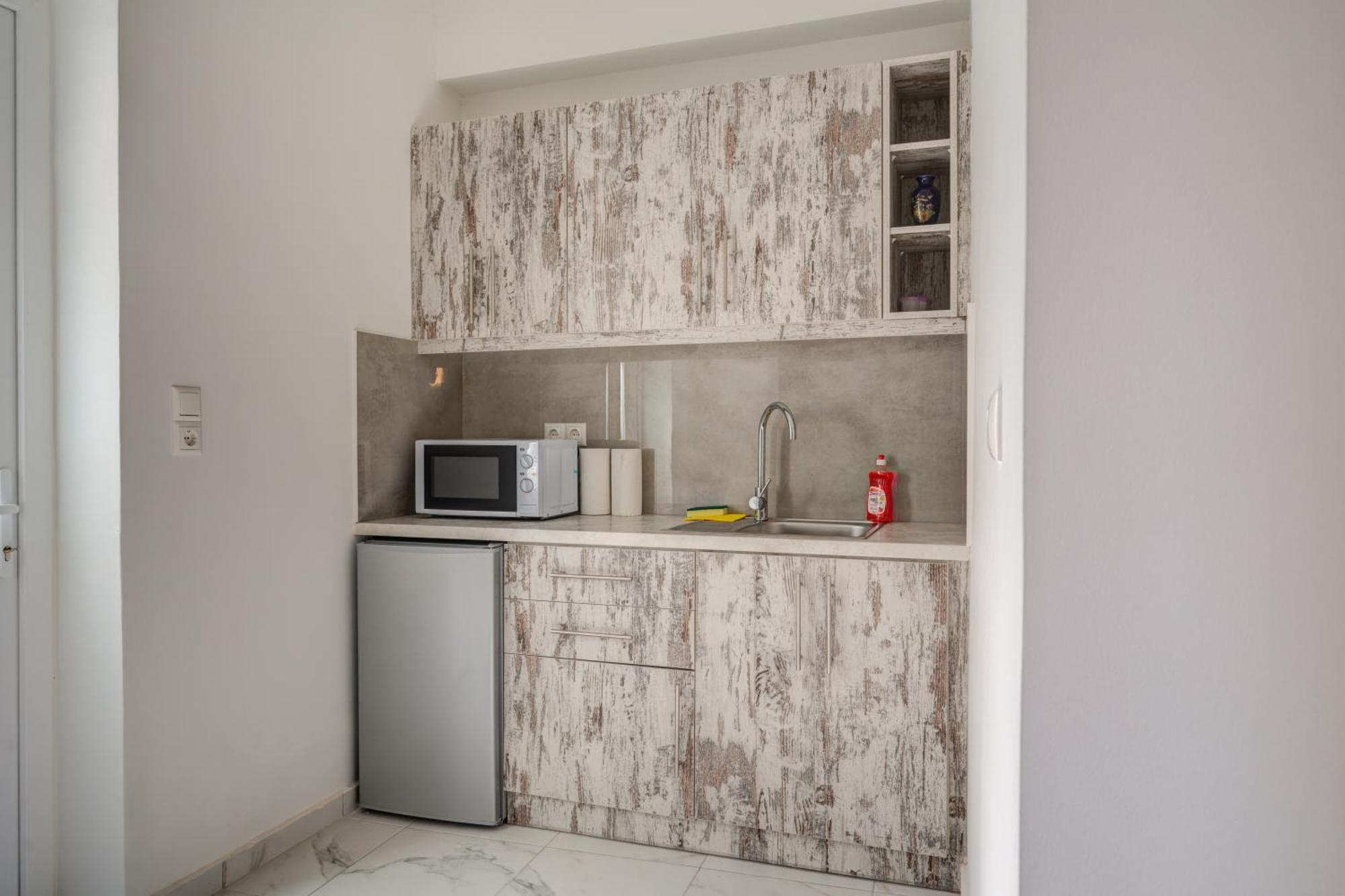 Molos Beachfront Apartments In Диакоптон Экстерьер фото