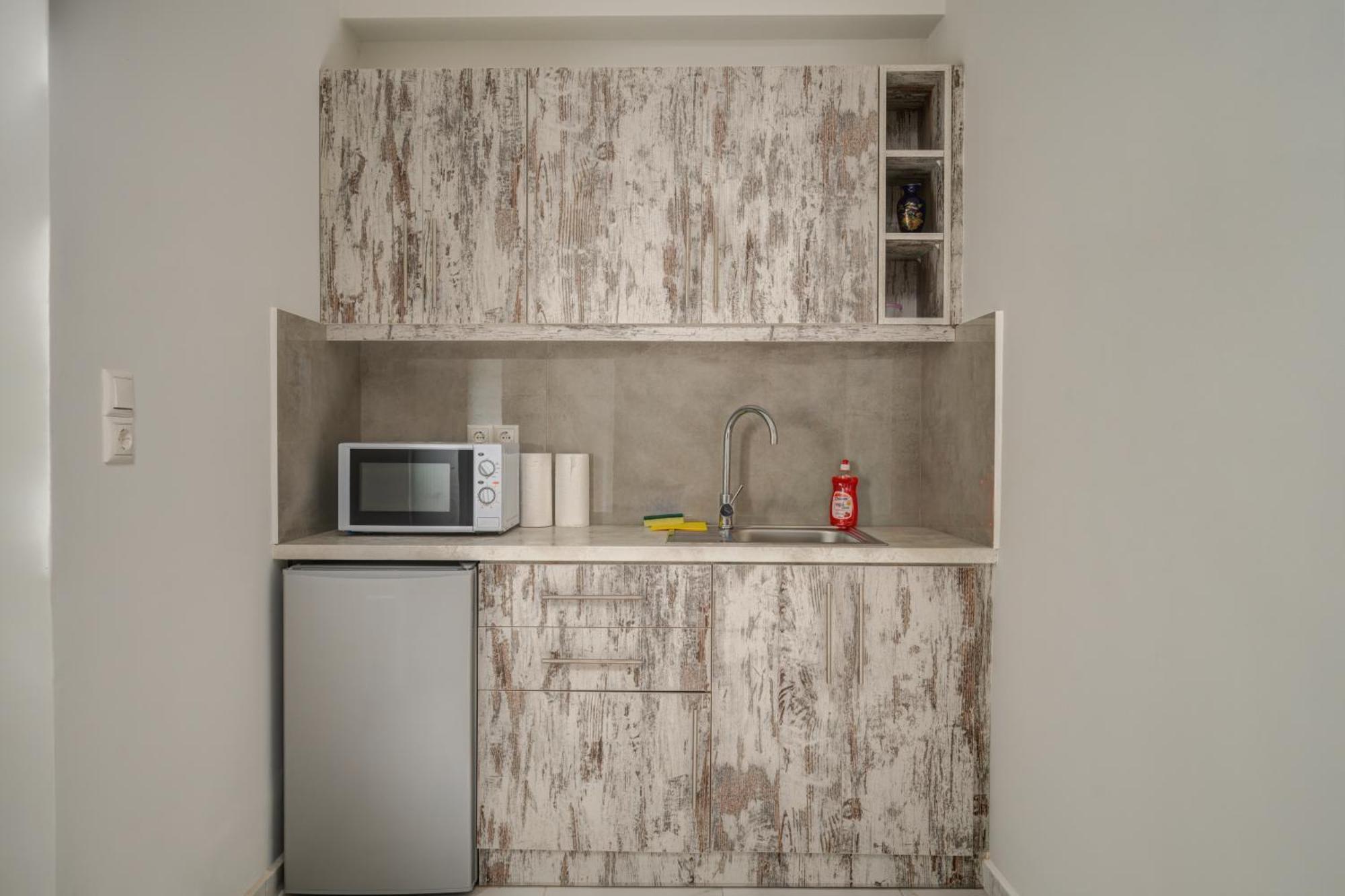 Molos Beachfront Apartments In Диакоптон Экстерьер фото